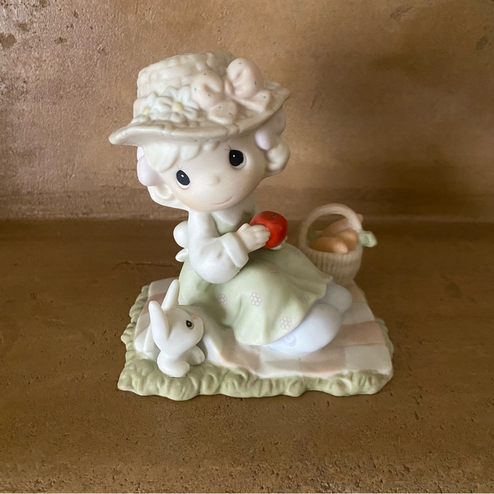 Precious Moments Figurine We’re So Hoppy You’re Here